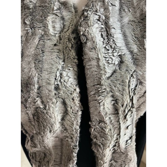 Conrad C Collection silver shimmery faux fur vest size S - Picture 3 of 4